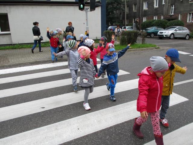 spacer na skrzyżowanie